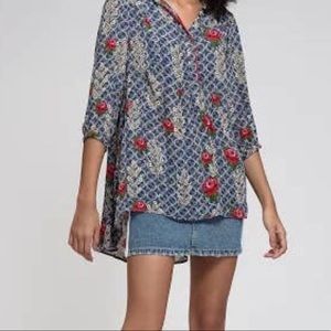 Beneras Mila - Silky Rose Print Lace Detail at Placket 3/4 Length Sleeve Top